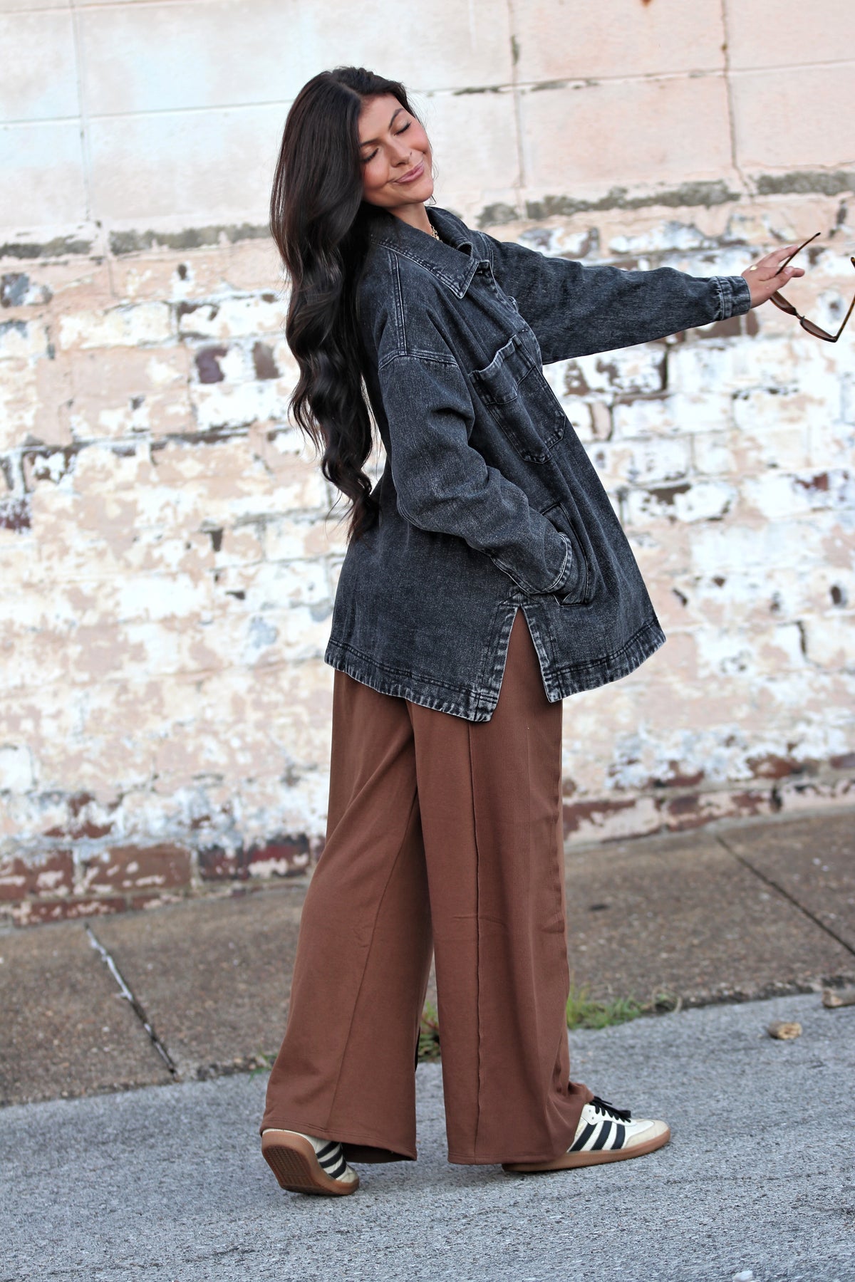 OFF-SHOULDER LONG SLEEVE CROPPED RIBBED KNIT TOP Brown