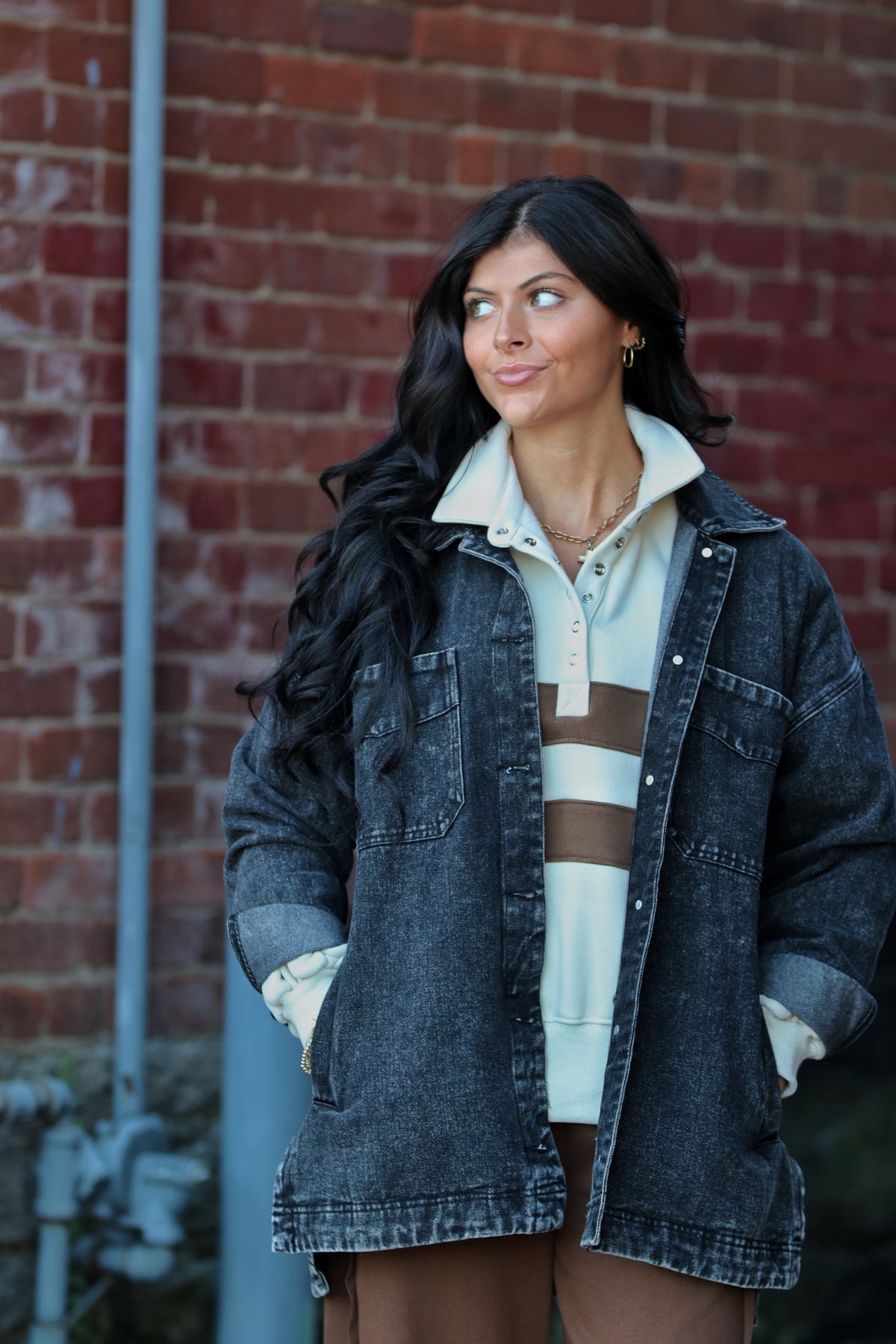 BUTTON DOWN DENIM JACKET WITH POCKETS