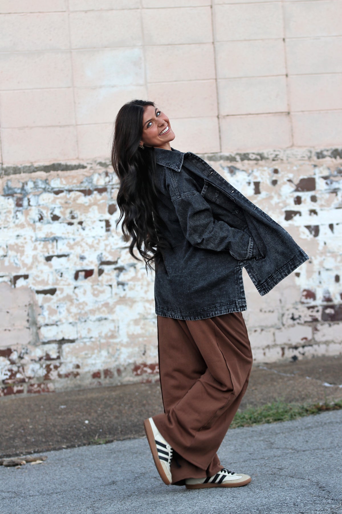 BUTTON DOWN DENIM JACKET WITH POCKETS