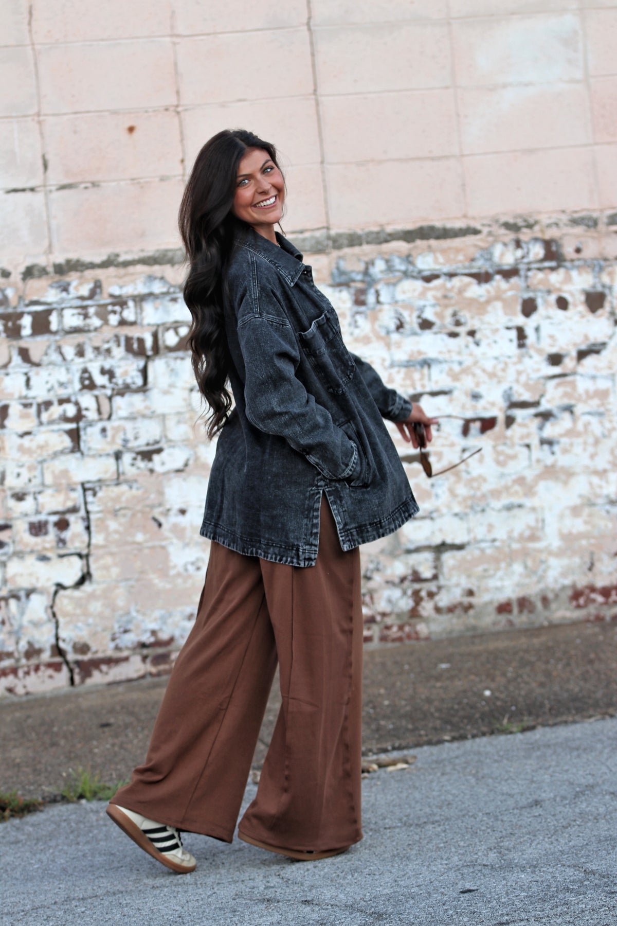 BUTTON DOWN DENIM JACKET WITH POCKETS