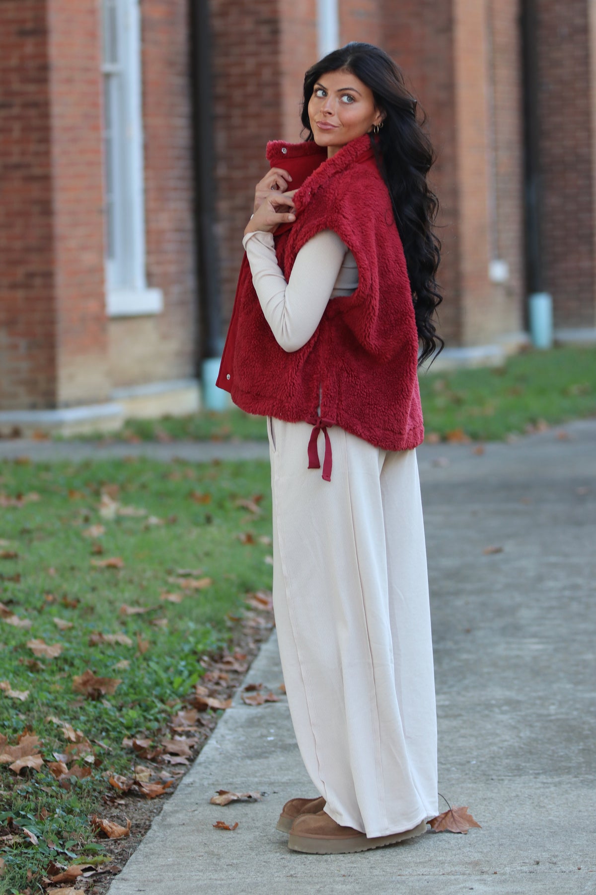 Sherpa Vest With Snap Closure BURGUNDY
