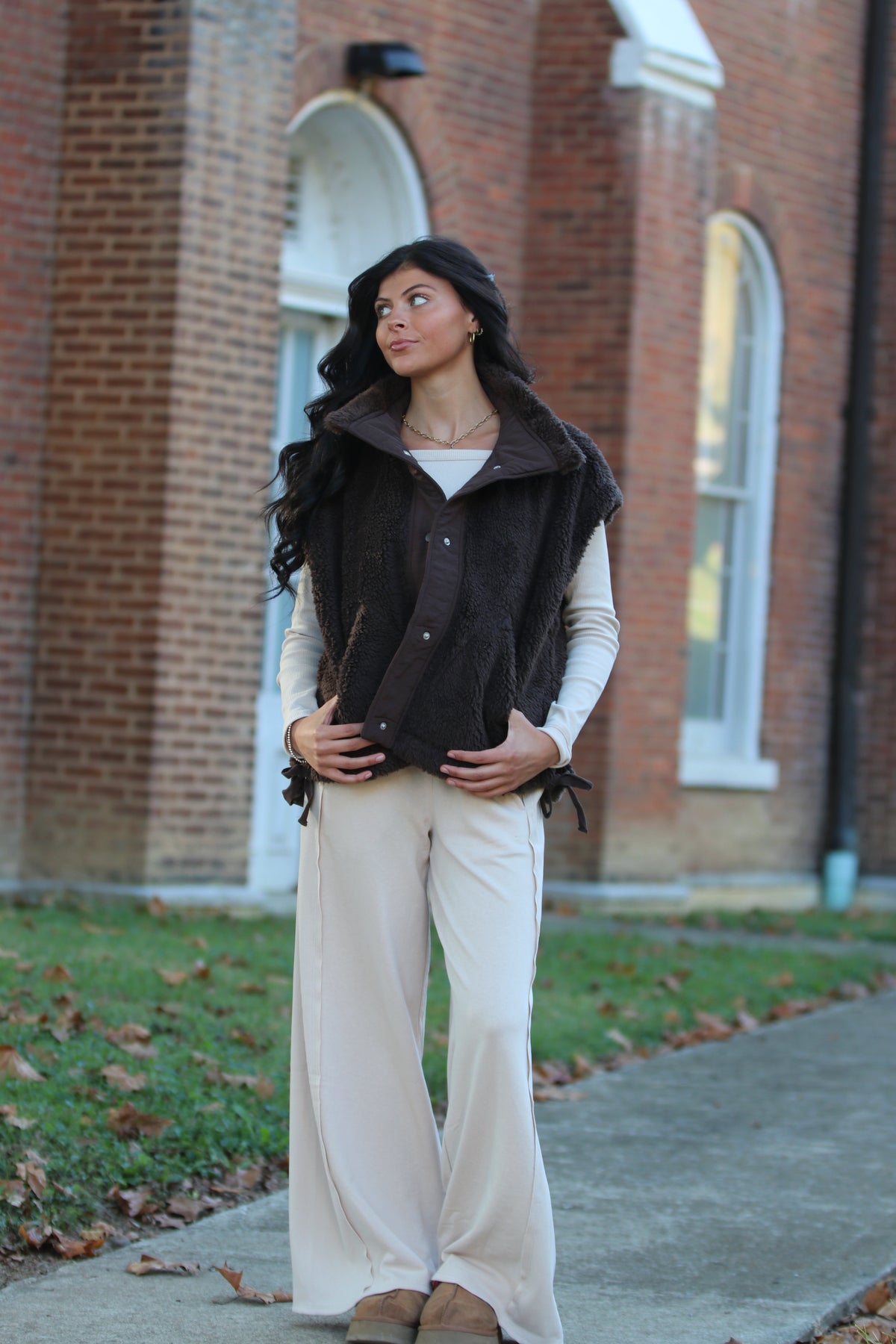 Sherpa Vest With Snap Closure MOCHA