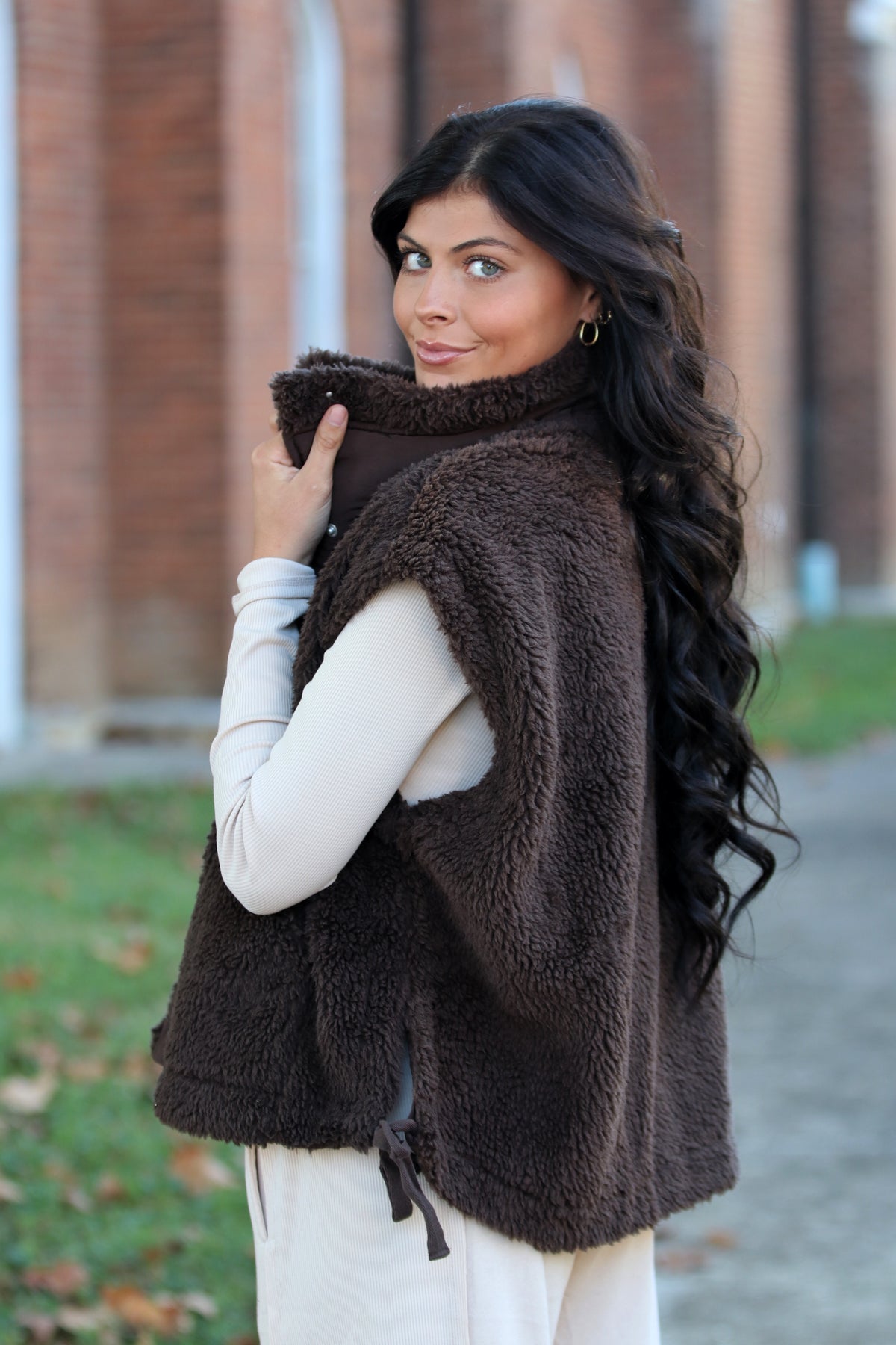 Sherpa Vest With Snap Closure MOCHA